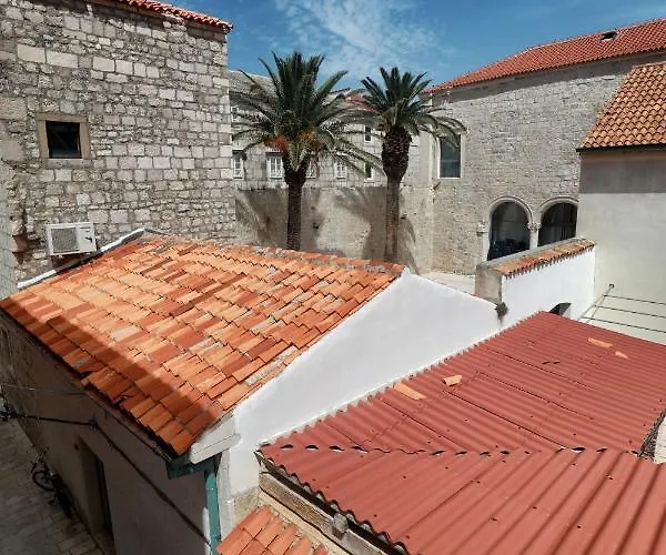 וילה Old Town House פג